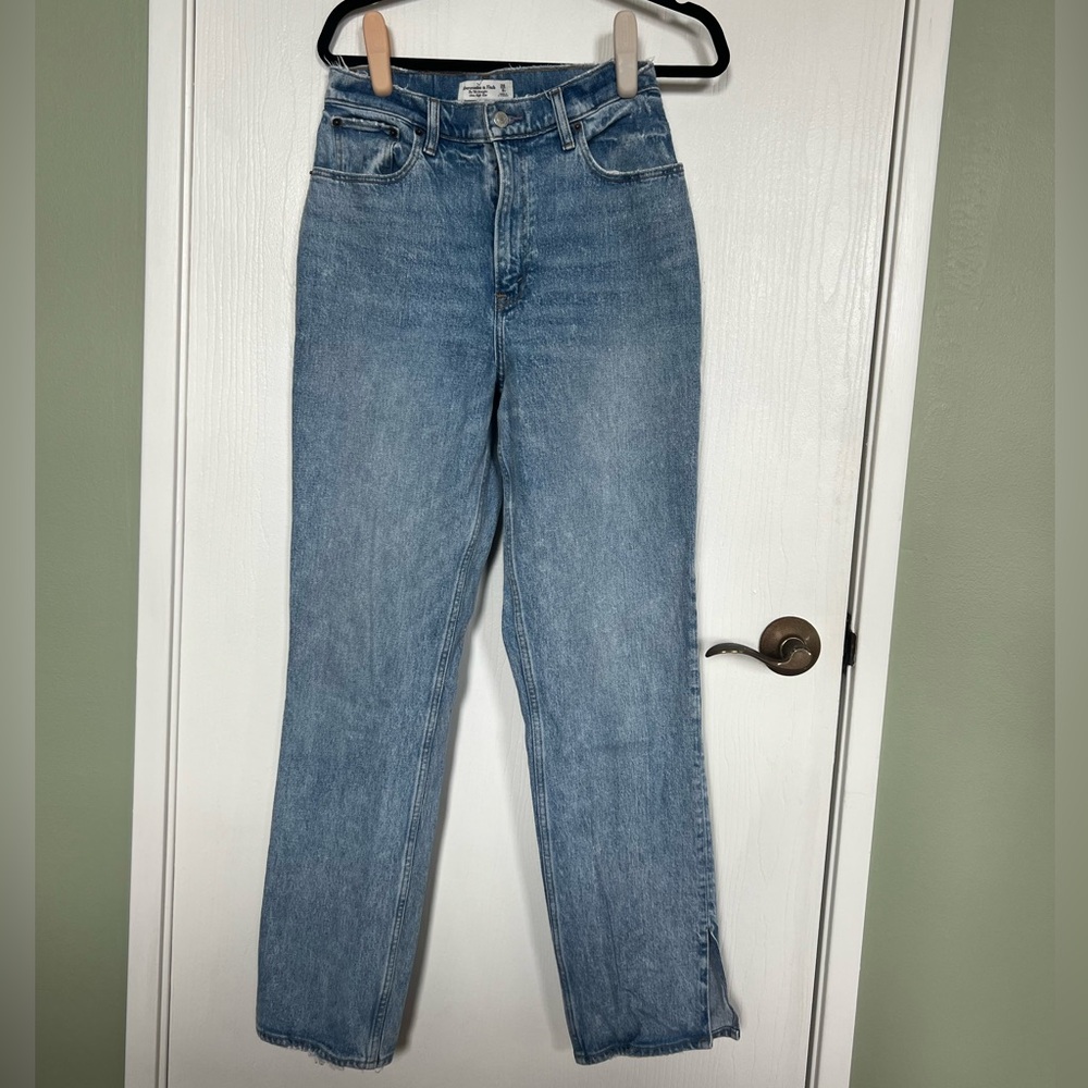 Abercrombie Curve Love 90s Ultra High Rise Straight Jeans